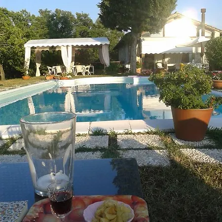 펜션 Casale Angeli In 나르니